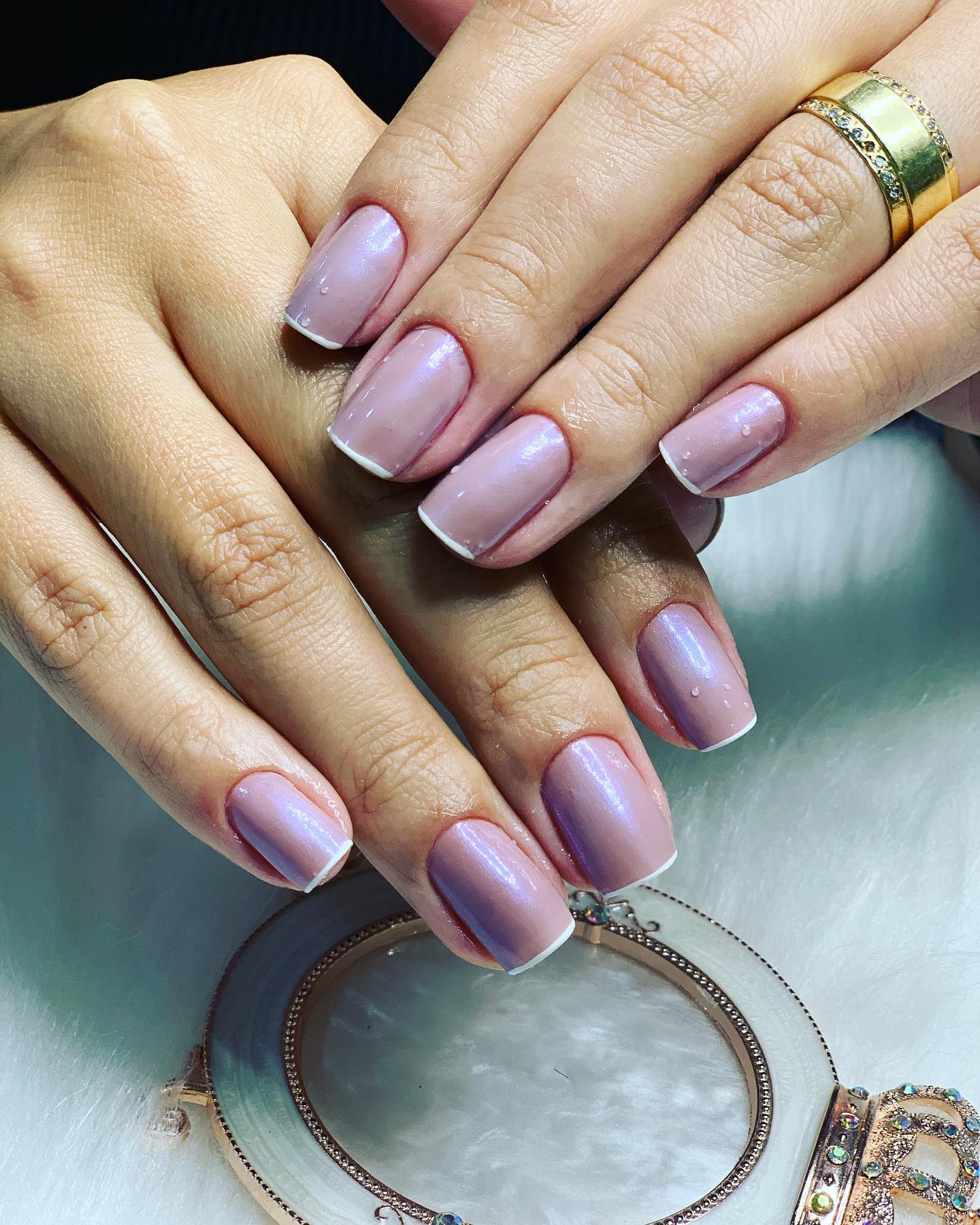 Manicure tradicional impecável